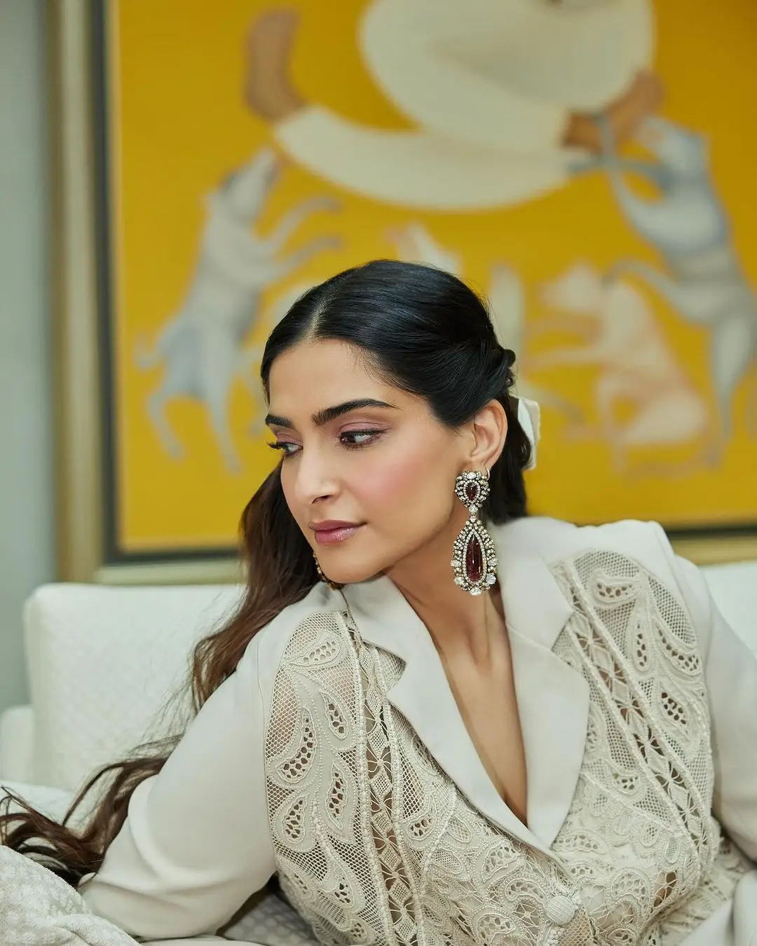 BOLLYWOOD ACTRESS SONAM KAPOOR PHOTOSHOOT IN LONG WHITE GOWN 10